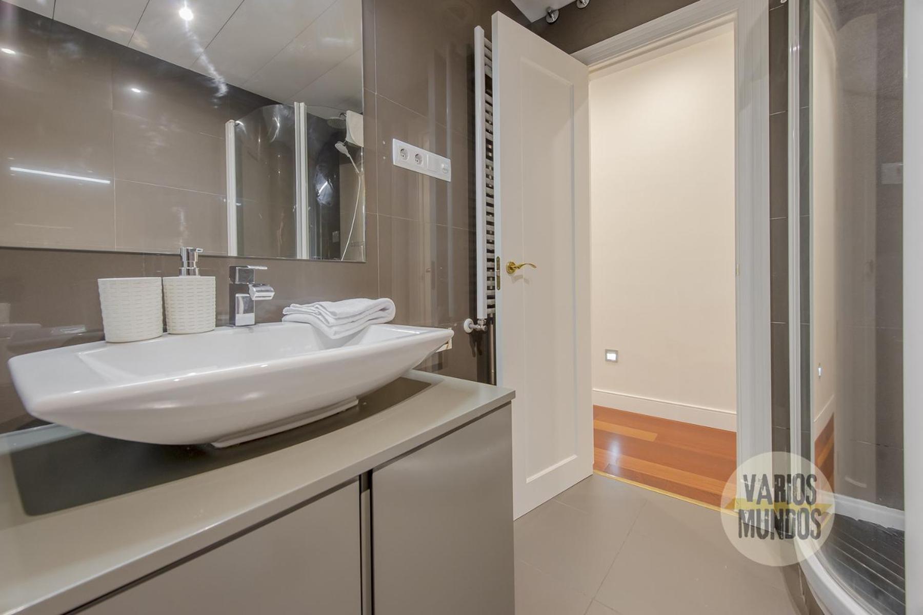 Premium Apt 10Pax En Plaza Espana-Gran Via Madrid Exterior photo